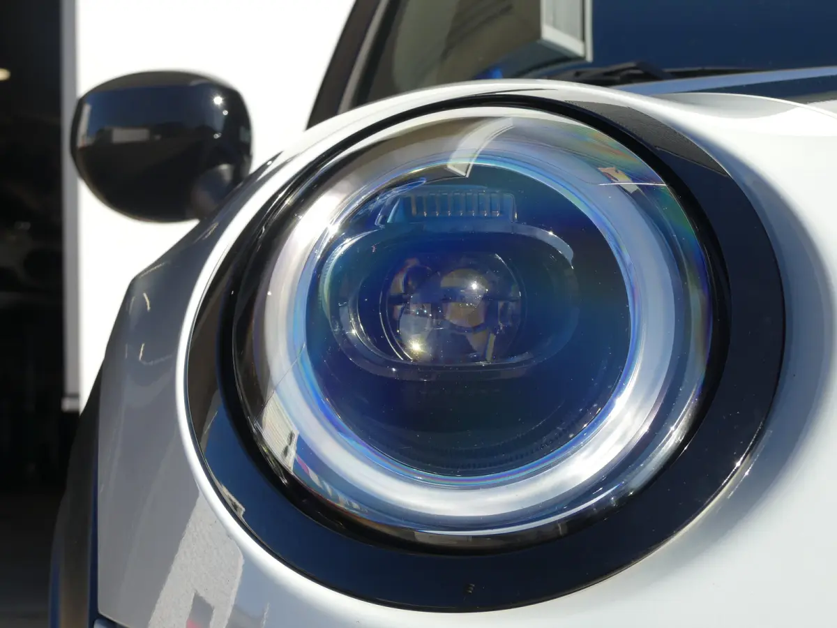Mini 2.0 S Classic JCW | STOEL+VOORRUITVERWARMING | CAMERA | NAVI | GETINT GLAS | PARKEERSENSOREN | KEYLESS ENTRY/START |