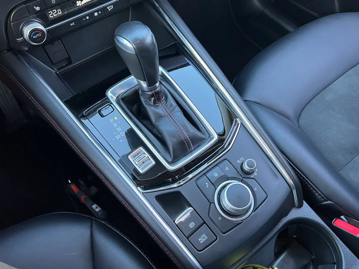 2.0 SkyActiv-G 165 Newground Automaat | 360 graden camera | Adaptive cruise control | Elektrische achterklep | Bestuurdersstoel met geheugen | Half leder | Stoelverwarming | Dodehoek detecti