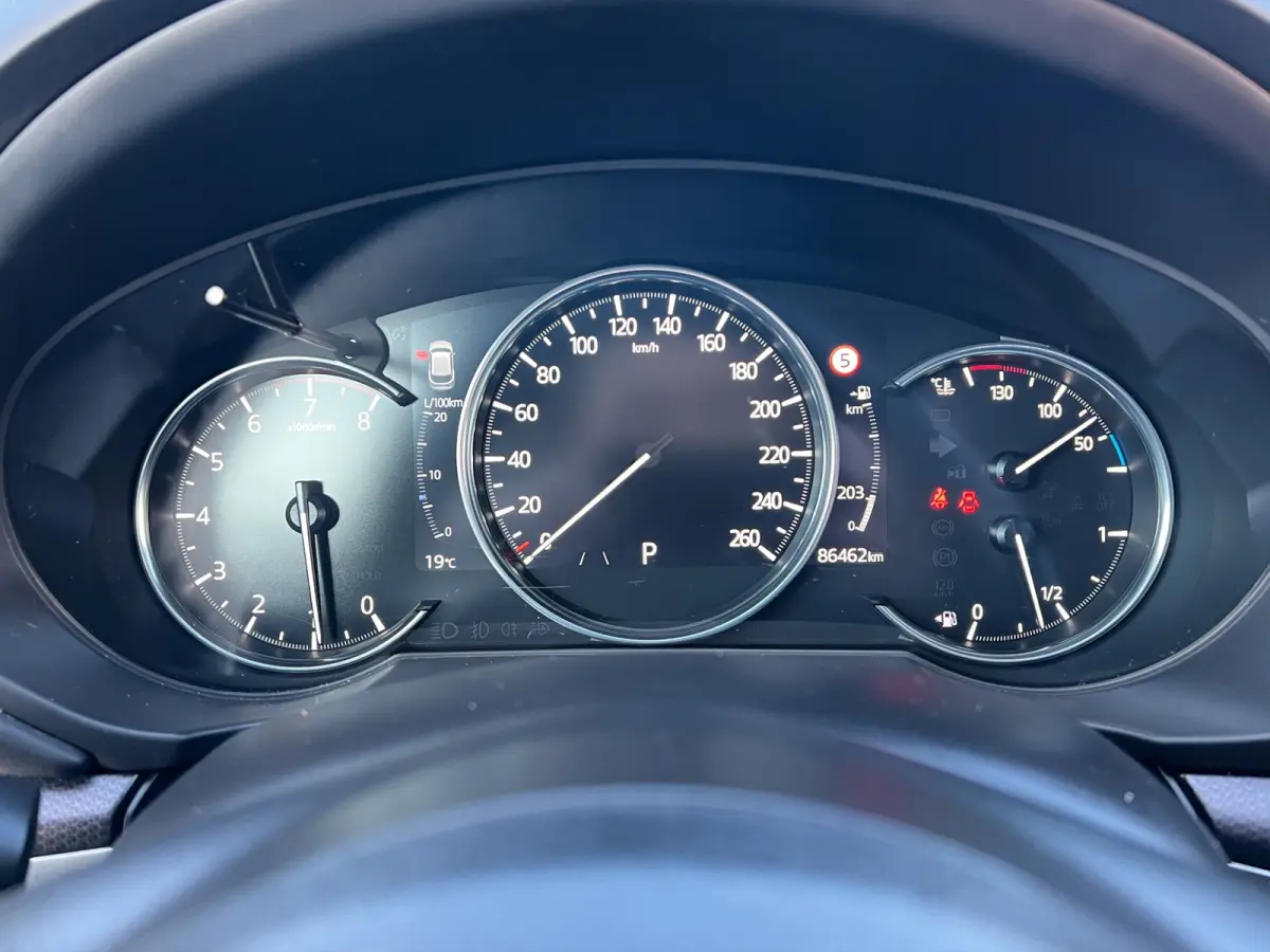 2.0 SkyActiv-G 165 Newground Automaat | 360 graden camera | Adaptive cruise control | Elektrische achterklep | Bestuurdersstoel met geheugen | Half leder | Stoelverwarming | Dodehoek detecti