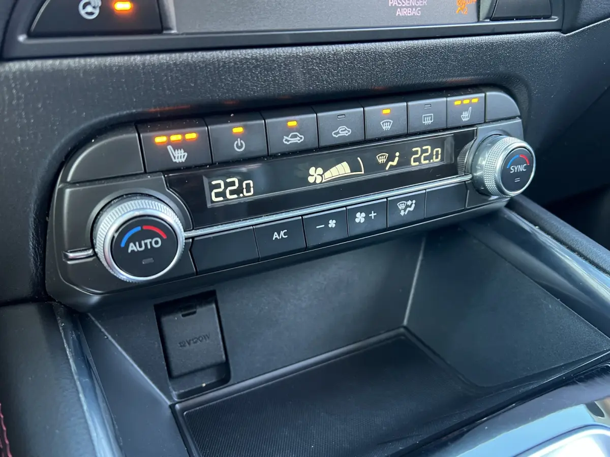 2.0 SkyActiv-G 165 Newground Automaat | 360 graden camera | Adaptive cruise control | Elektrische achterklep | Bestuurdersstoel met geheugen | Half leder | Stoelverwarming | Dodehoek detecti