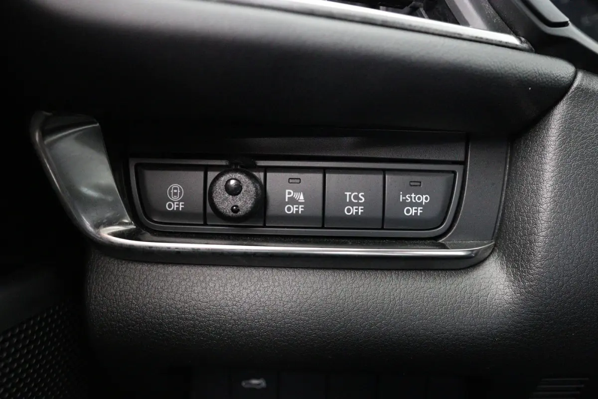 2.0 e-SkyActiv-X M Hybrid Sportive | Dealer Onderhouden! | 1e Eigenaar! | LED | Bose | Trekhaak | Clima | Camera | Stoelverwarming | Cruise Adaptive | Keyless | HUD