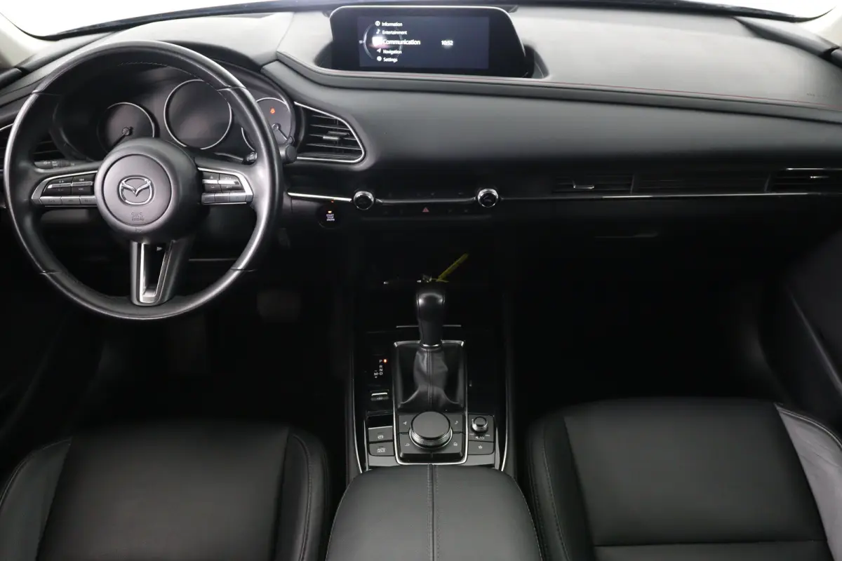 2.0 e-SkyActiv-X M Hybrid Sportive | Dealer Onderhouden! | 1e Eigenaar! | LED | Bose | Trekhaak | Clima | Camera | Stoelverwarming | Cruise Adaptive | Keyless | HUD