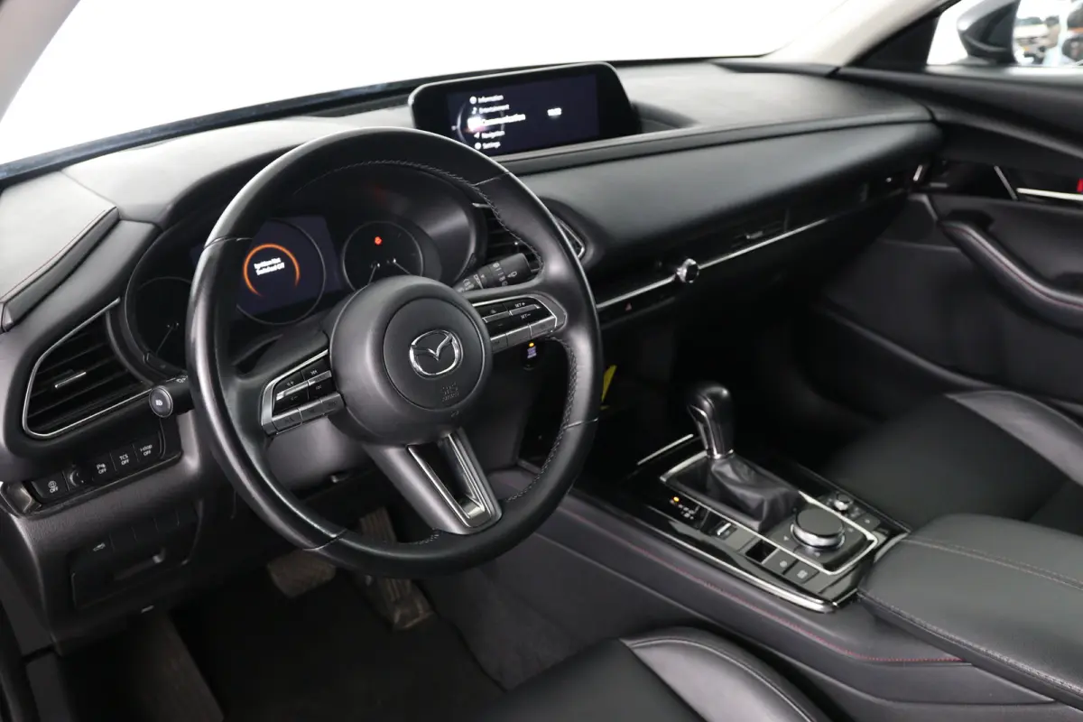 2.0 e-SkyActiv-X M Hybrid Sportive | Dealer Onderhouden! | 1e Eigenaar! | LED | Bose | Trekhaak | Clima | Camera | Stoelverwarming | Cruise Adaptive | Keyless | HUD