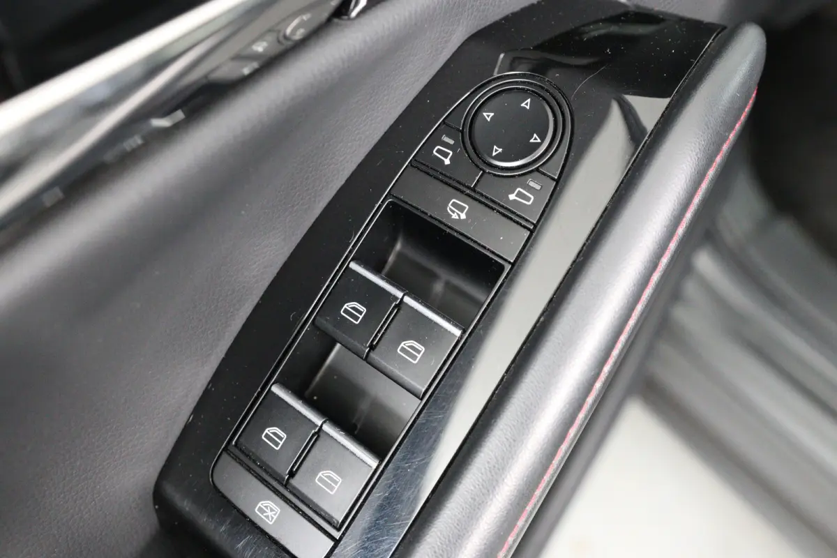 2.0 e-SkyActiv-X M Hybrid Sportive | Dealer Onderhouden! | 1e Eigenaar! | LED | Bose | Trekhaak | Clima | Camera | Stoelverwarming | Cruise Adaptive | Keyless | HUD