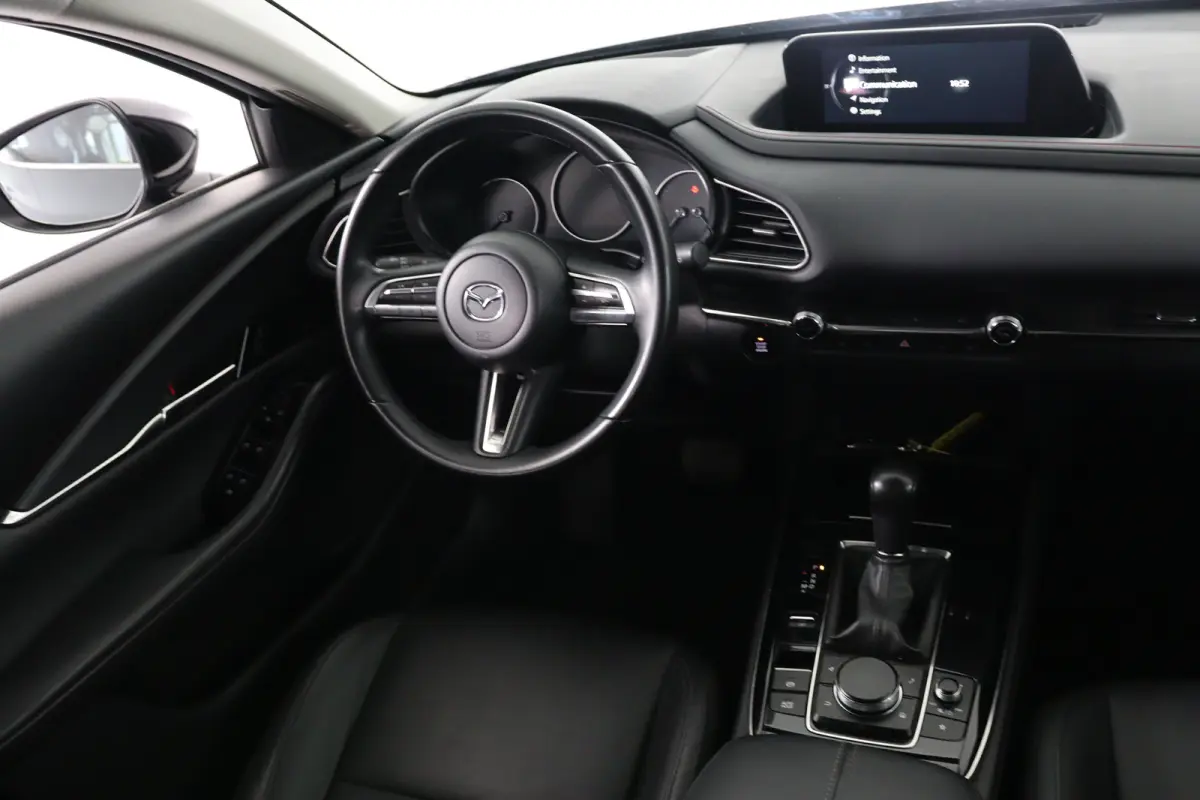 2.0 e-SkyActiv-X M Hybrid Sportive | Dealer Onderhouden! | 1e Eigenaar! | LED | Bose | Trekhaak | Clima | Camera | Stoelverwarming | Cruise Adaptive | Keyless | HUD