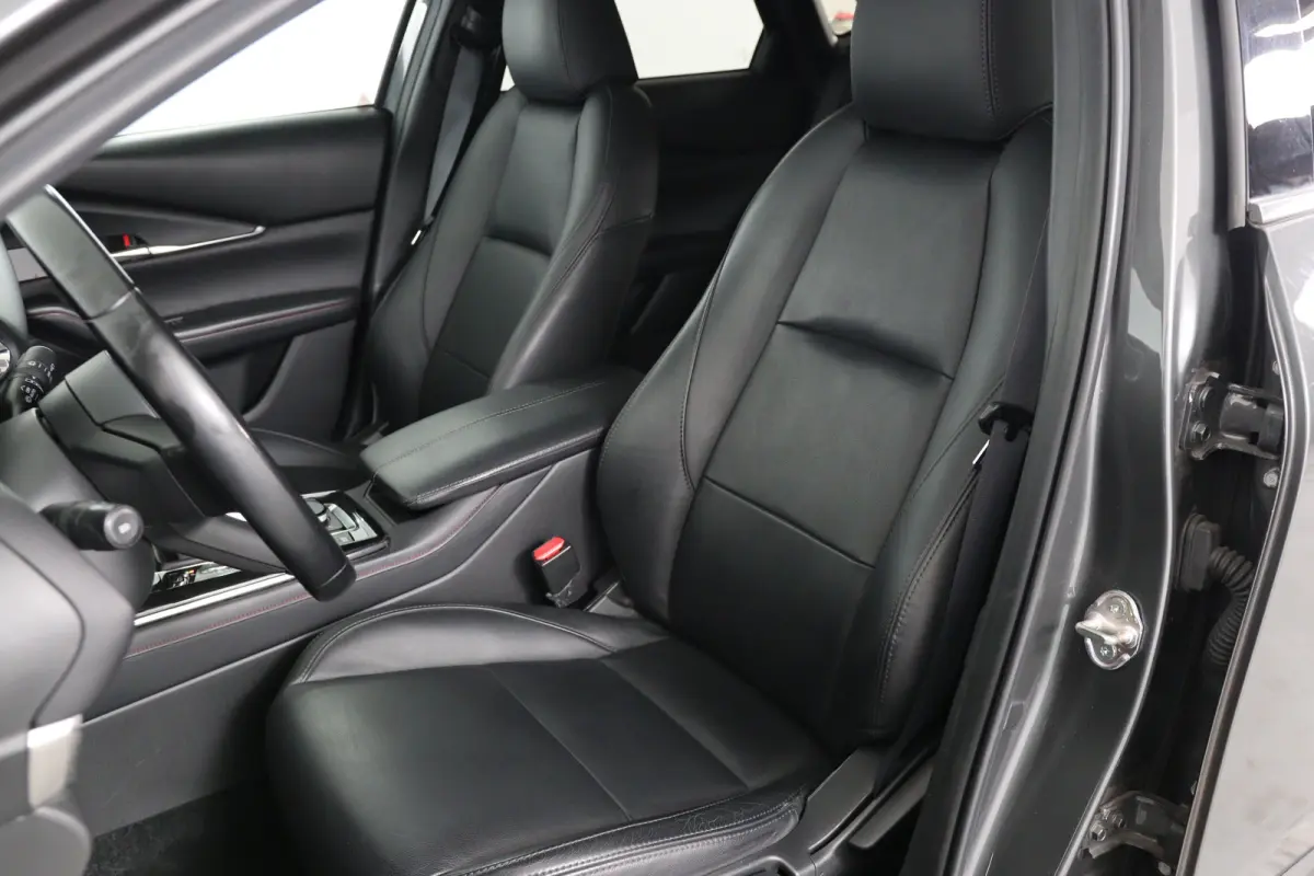 2.0 e-SkyActiv-X M Hybrid Sportive | Dealer Onderhouden! | 1e Eigenaar! | LED | Bose | Trekhaak | Clima | Camera | Stoelverwarming | Cruise Adaptive | Keyless | HUD