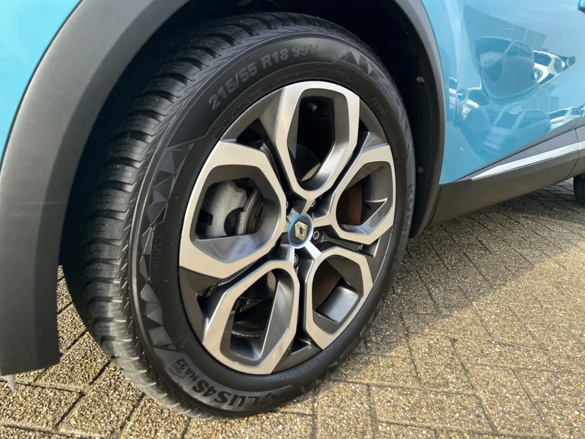 1.6 E-Tech Plug-in Hybrid 160 Business | Half leder | Camera | LED verlichting | Cruise controle | 18'' velgen | Parkeersensoren voor en achter | Climate controle | Keyless entry | Navigatie