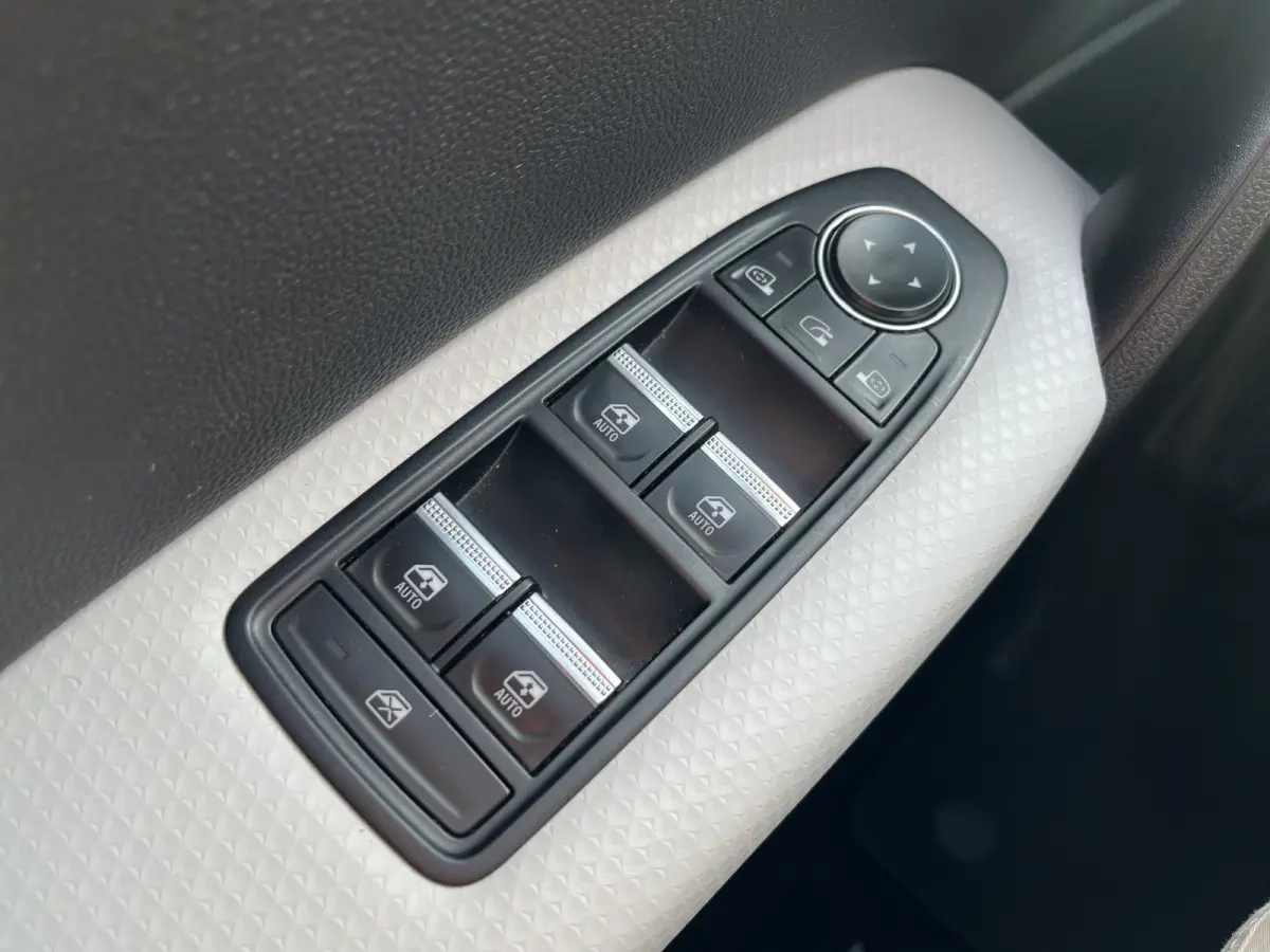 1.6 E-Tech Plug-in Hybrid 160 Business | Half leder | Camera | LED verlichting | Cruise controle | 18'' velgen | Parkeersensoren voor en achter | Climate controle | Keyless entry | Navigatie