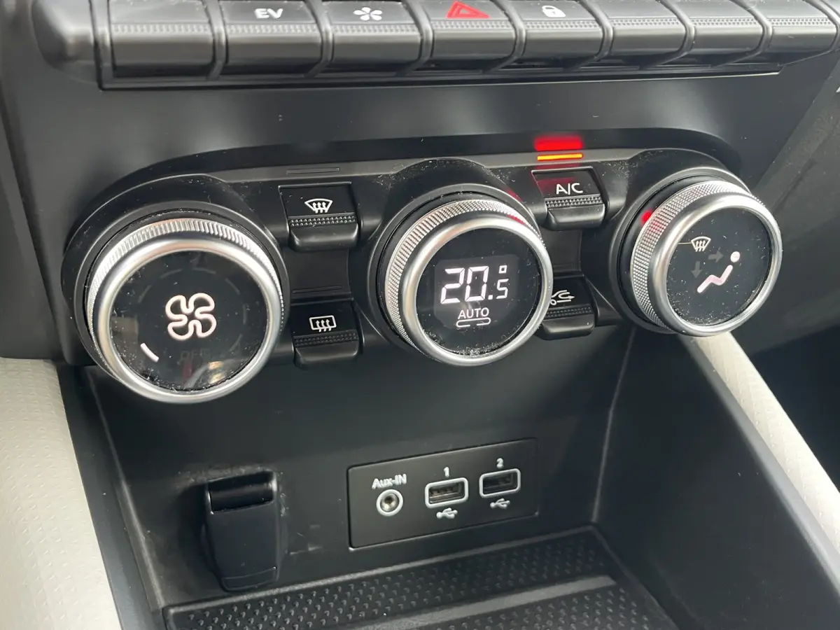 1.6 E-Tech Plug-in Hybrid 160 Business | Half leder | Camera | LED verlichting | Cruise controle | 18'' velgen | Parkeersensoren voor en achter | Climate controle | Keyless entry | Navigatie