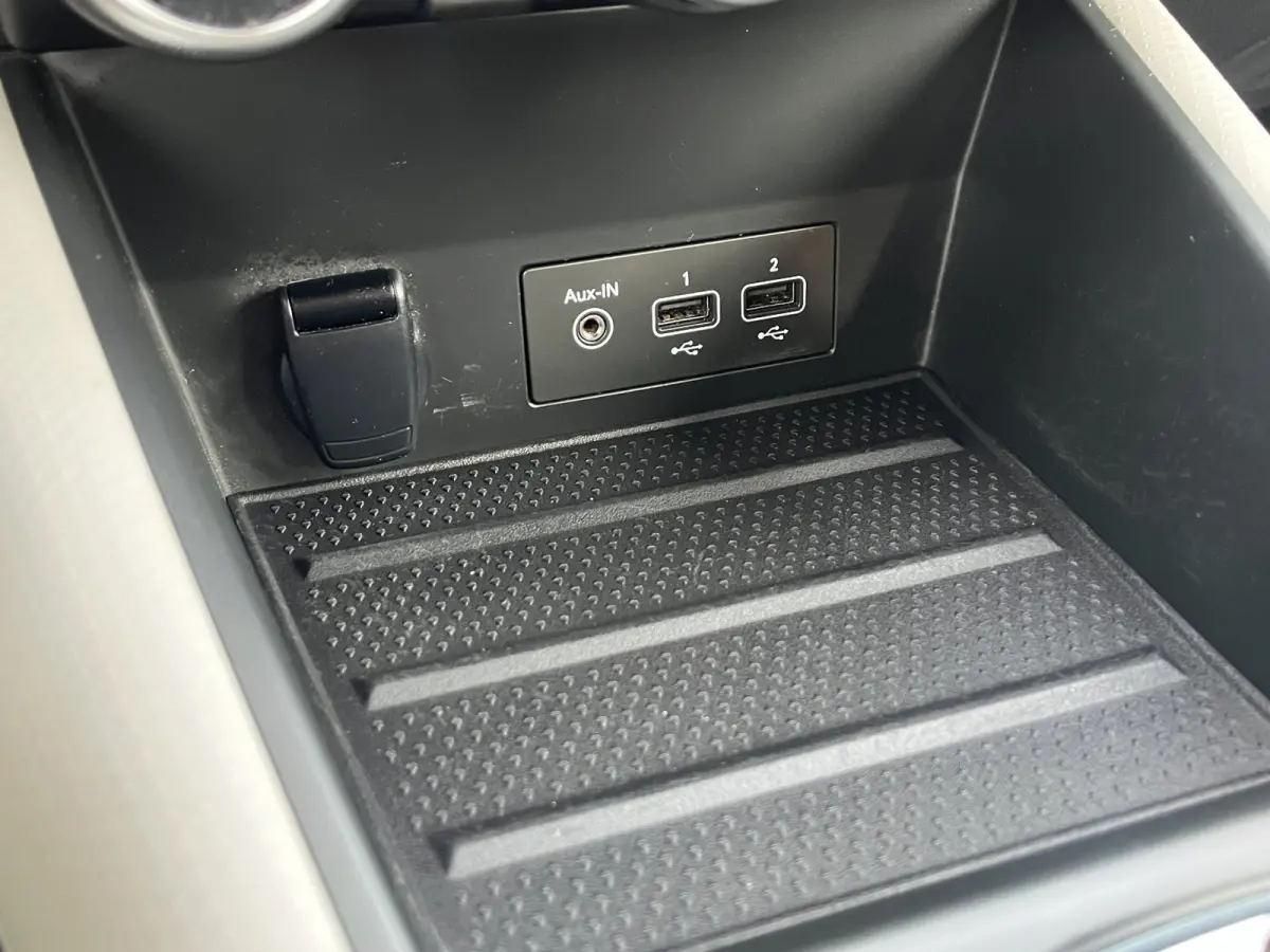1.6 E-Tech Plug-in Hybrid 160 Business | Half leder | Camera | LED verlichting | Cruise controle | 18'' velgen | Parkeersensoren voor en achter | Climate controle | Keyless entry | Navigatie