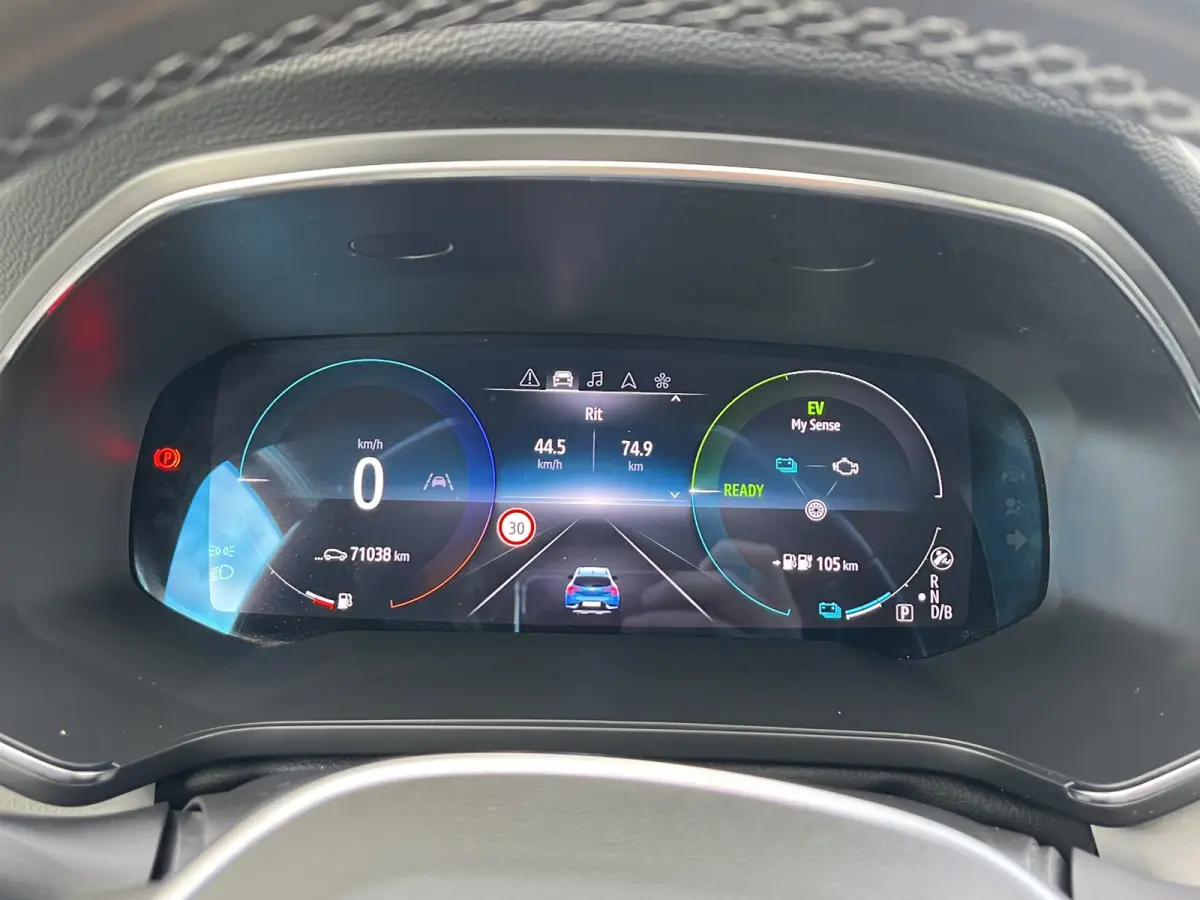 1.6 E-Tech Plug-in Hybrid 160 Business | Half leder | Camera | LED verlichting | Cruise controle | 18'' velgen | Parkeersensoren voor en achter | Climate controle | Keyless entry | Navigatie