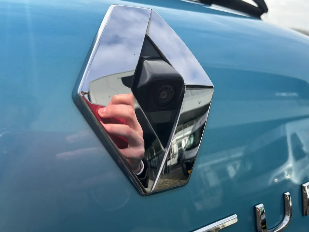 1.6 E-Tech Plug-in Hybrid 160 Business | Half leder | Camera | LED verlichting | Cruise controle | 18'' velgen | Parkeersensoren voor en achter | Climate controle | Keyless entry | Navigatie