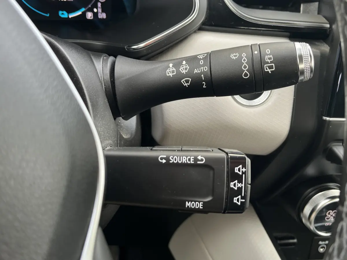 1.6 E-Tech Plug-in Hybrid 160 Business | Half leder | Camera | LED verlichting | Cruise controle | 18'' velgen | Parkeersensoren voor en achter | Climate controle | Keyless entry | Navigatie