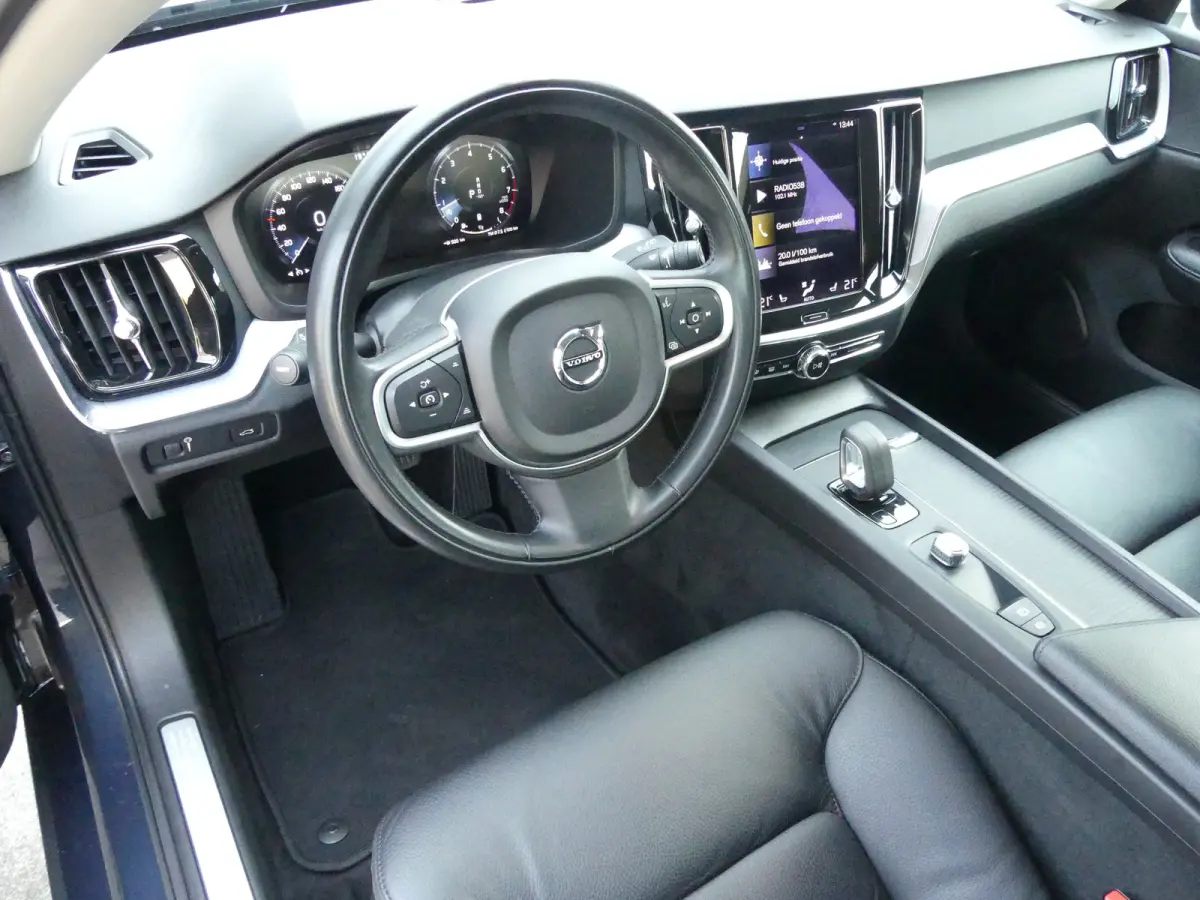 2.0 B3 Momentum Advantage | Achteruitrijcamera | Apple Carplay/Android Auto|telefoonintegratie premium | Keyless start