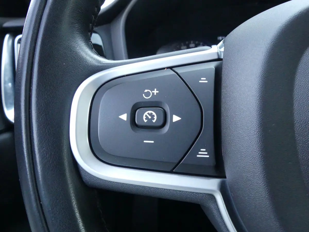 2.0 B3 Momentum Advantage | Achteruitrijcamera | Apple Carplay/Android Auto|telefoonintegratie premium | Keyless start