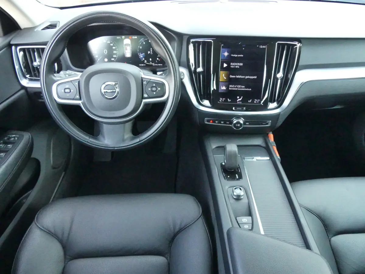 2.0 B3 Momentum Advantage | Achteruitrijcamera | Apple Carplay/Android Auto|telefoonintegratie premium | Keyless start