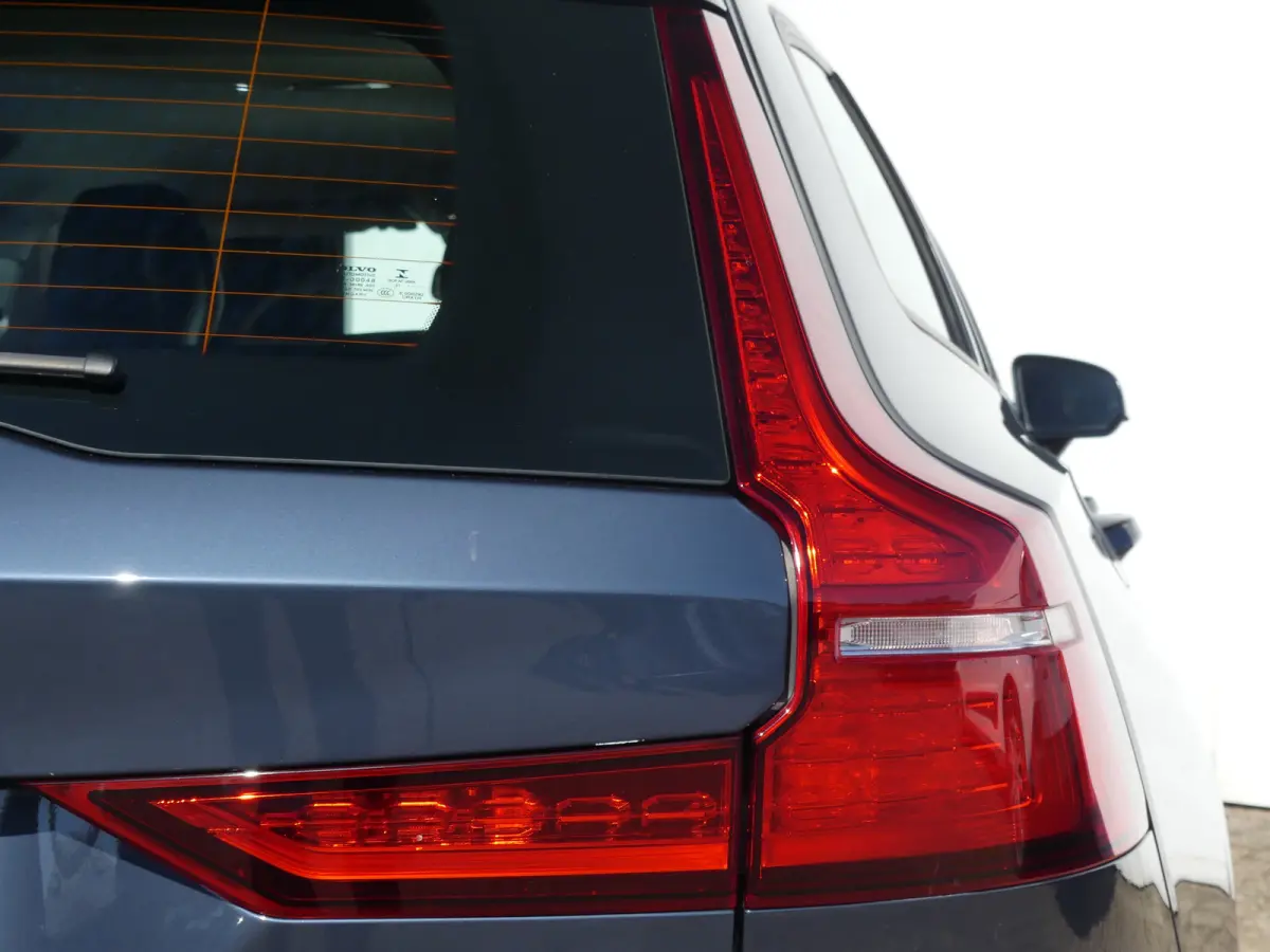 2.0 B3 Momentum Advantage | Achteruitrijcamera | Apple Carplay/Android Auto|telefoonintegratie premium | Keyless start