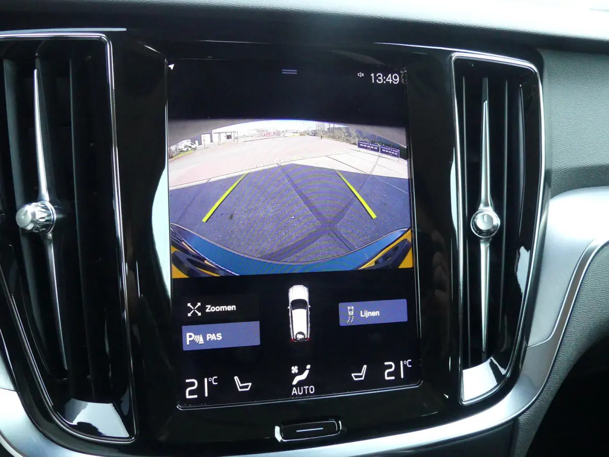 2.0 B3 Momentum Advantage | Achteruitrijcamera | Apple Carplay/Android Auto|telefoonintegratie premium | Keyless start
