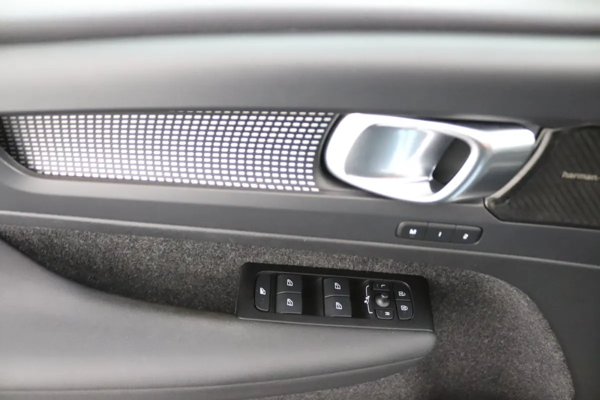 T4 R-Design | Panoramadak | SoH 86% | BLIS | 360 Camera | Adaptive Cruise | Harman/Kardon |