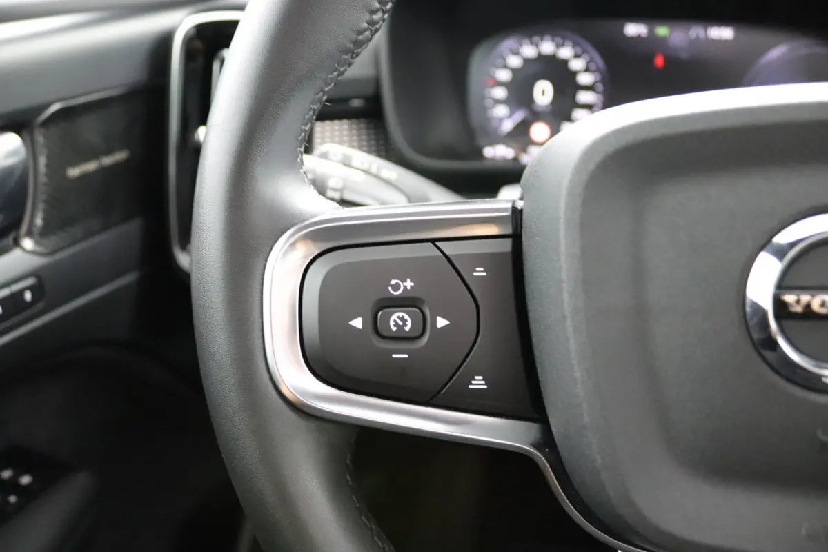T4 R-Design | Panoramadak | SoH 86% | BLIS | 360 Camera | Adaptive Cruise | Harman/Kardon |