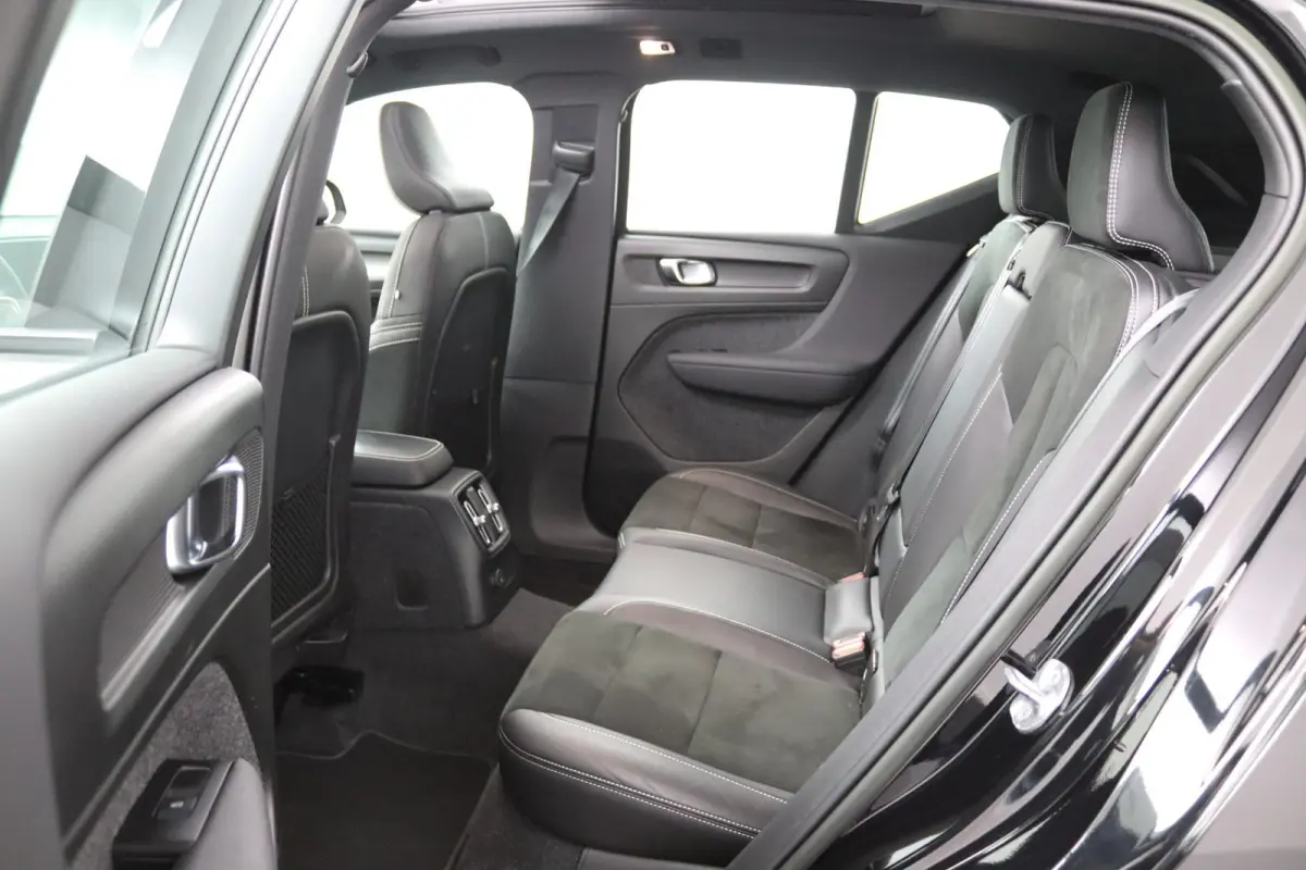 T4 R-Design | Panoramadak | SoH 86% | BLIS | 360 Camera | Adaptive Cruise | Harman/Kardon |
