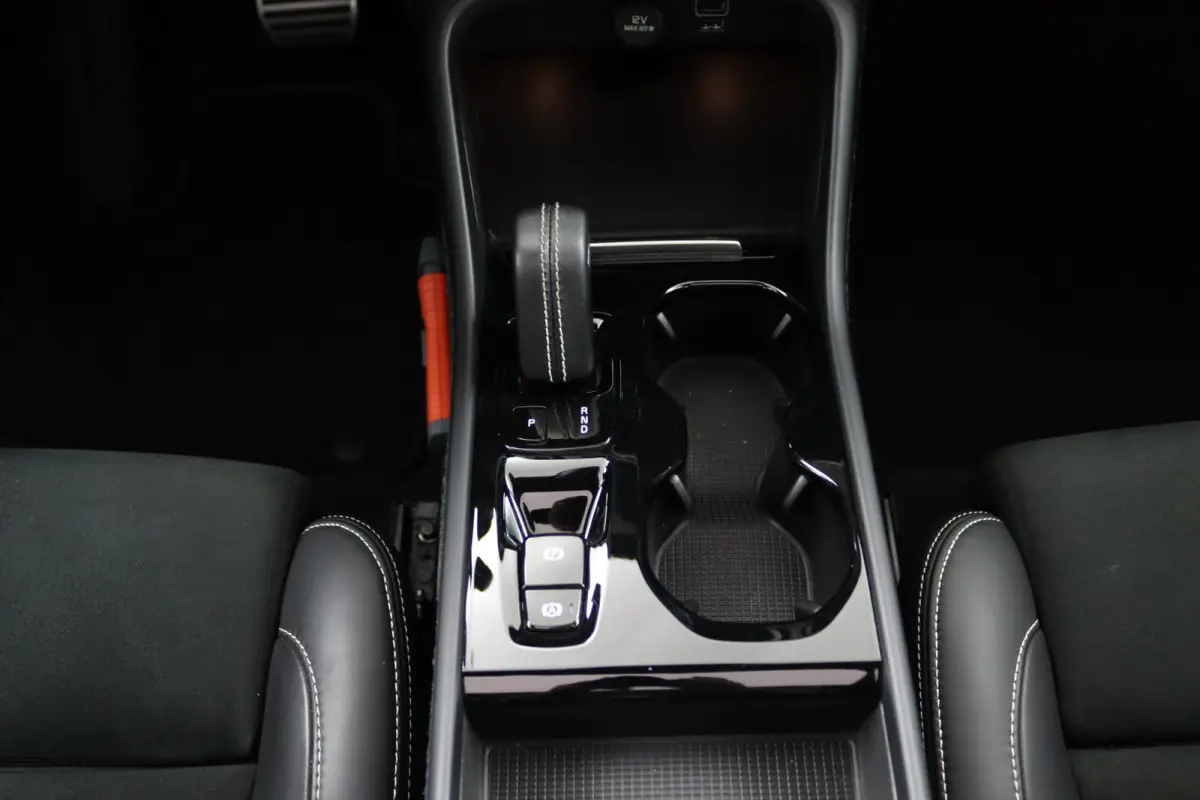 T4 R-Design | Panoramadak | SoH 86% | BLIS | 360 Camera | Adaptive Cruise | Harman/Kardon |