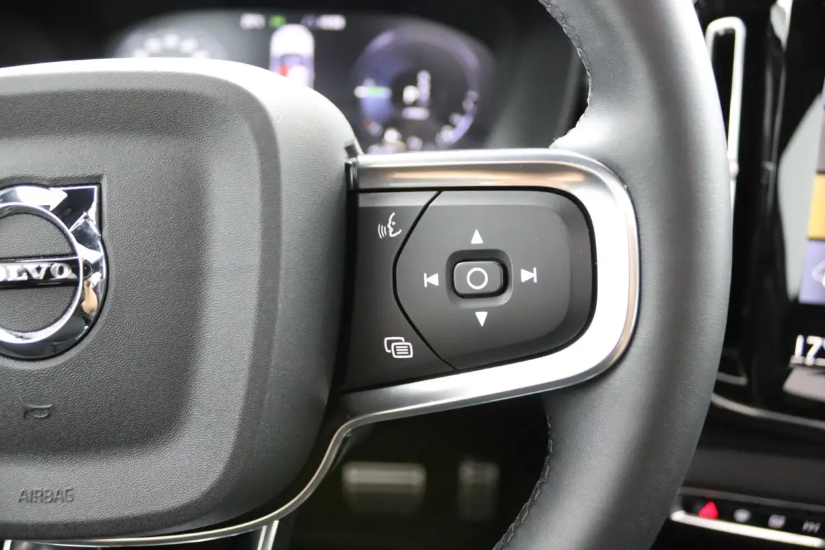 T4 R-Design | Panoramadak | SoH 86% | BLIS | 360 Camera | Adaptive Cruise | Harman/Kardon |