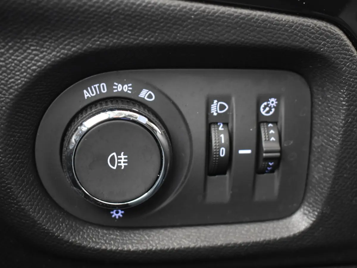 1.2 Edition 101Pk | Cruise control | Apple carplay Android auto | Parkeersensoren Achter | Airco | DAB | 16"LMV