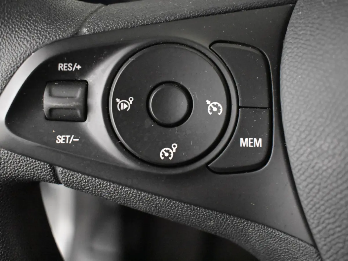 1.2 Edition 101Pk | Cruise control | Apple carplay Android auto | Parkeersensoren Achter | Airco | DAB | 16"LMV