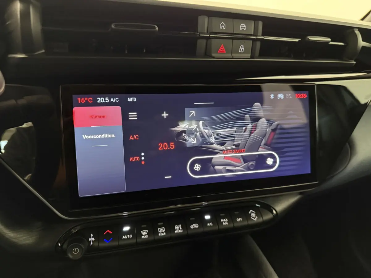 Elettrica Automaat 156PK Adaptieve Cruise Control LMV 18 inch Full Led Matrix Parkeer sensoren Navigatie Apple Carplay / Android auto  Climate Control