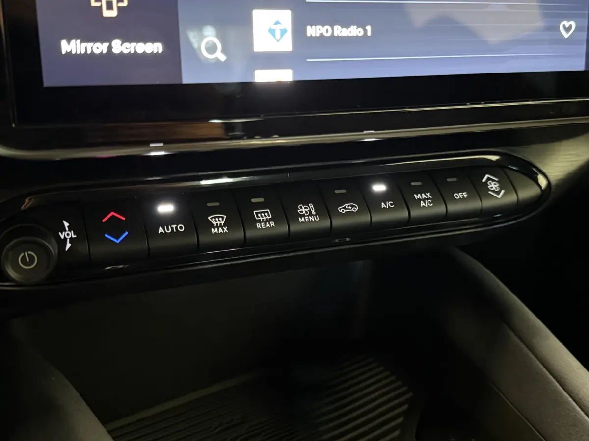 Elettrica Automaat 156PK Adaptieve Cruise Control LMV 18 inch Full Led Matrix Parkeer sensoren Navigatie Apple Carplay / Android auto  Climate Control