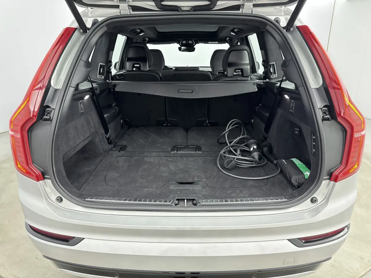 2.0 T8 Recharge AWD Ultimate Dark | Trekhaak | Bower & Wilkins Audio | Gelamineerd Glas | Luchtvering | PDC V+A+ 360 camera | Sportstoelen | 22 inch LM |