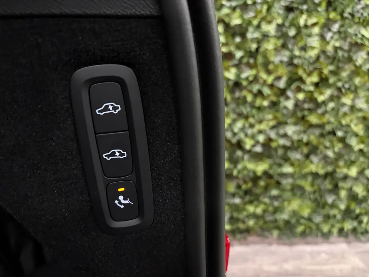 T8 AWD Recharge Ulta Dark | Full Option! | Bowers & Wilkins | Luchtvering | Stoelventilatie | Trekhaak | 360 Camera | Head-Up Display | Stoelmassage | 455pk | Adaptieve Cruise Control | Stoe
