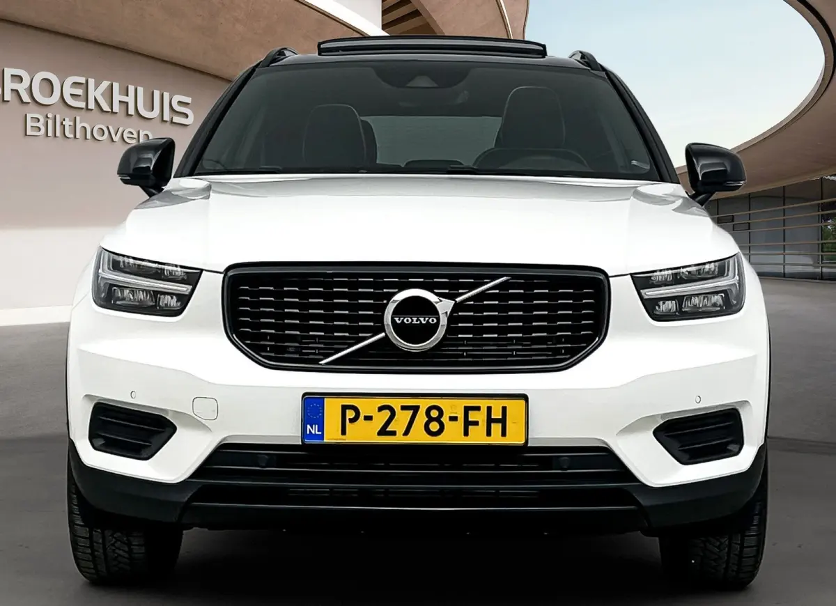 1.5 T5 R-Design | Trekhaak | Pannoramadak | PDC V+A en Camera | Adaptive Cruiscontrol | Stoel + Stuurverwarming | Extra Getint Glas |