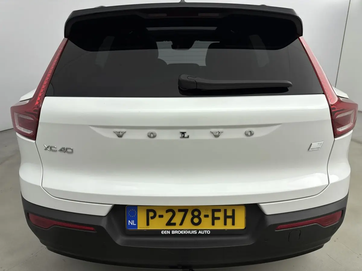1.5 T5 R-Design | Trekhaak | Pannoramadak | PDC V+A en Camera | Adaptive Cruiscontrol | Stoel + Stuurverwarming | Extra Getint Glas |