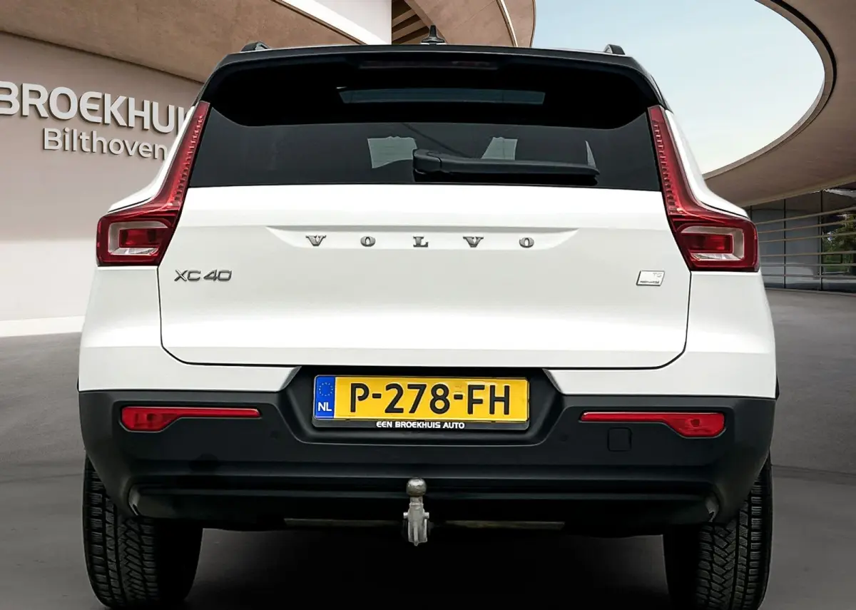 1.5 T5 R-Design | Trekhaak | Pannoramadak | PDC V+A en Camera | Adaptive Cruiscontrol | Stoel + Stuurverwarming | Extra Getint Glas |