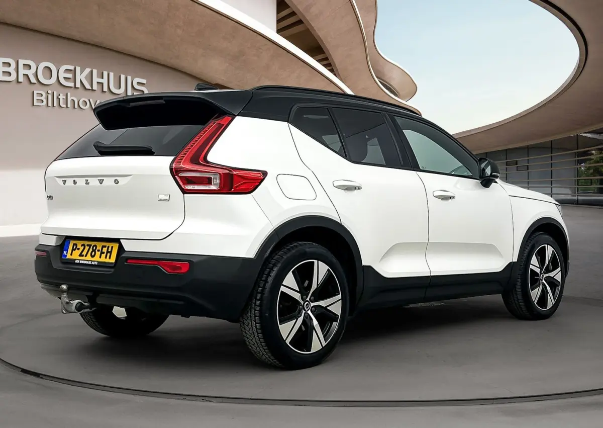 1.5 T5 R-Design | Trekhaak | Pannoramadak | PDC V+A en Camera | Adaptive Cruiscontrol | Stoel + Stuurverwarming | Extra Getint Glas |