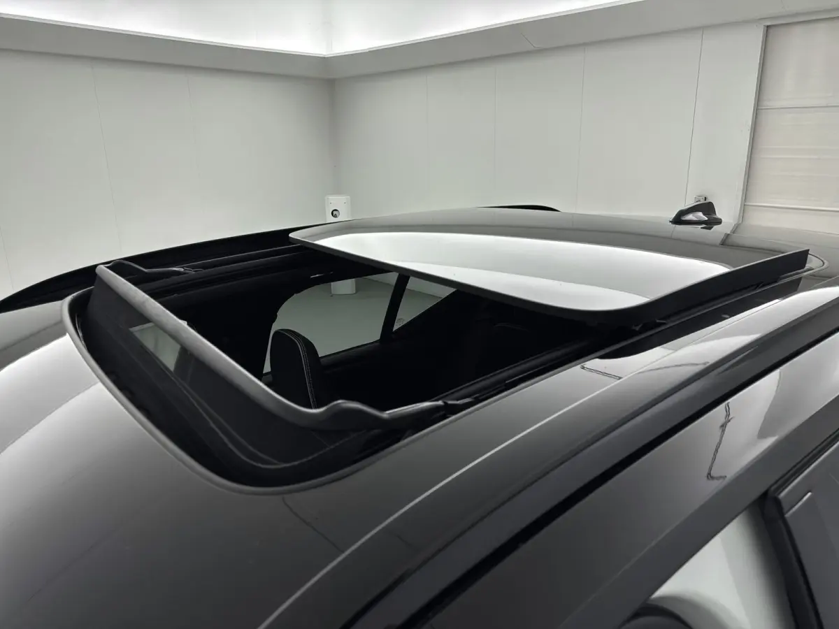 1.5 T5 R-Design | Trekhaak | Pannoramadak | PDC V+A en Camera | Adaptive Cruiscontrol | Stoel + Stuurverwarming | Extra Getint Glas |