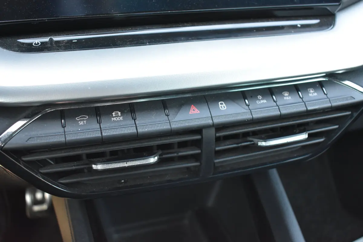 1.0 TSI 110PK Sport Business | APP. CONNECT | CRUISE CONTROL | NAVIGATIE | FULL LED | DAB+ | AIRCO