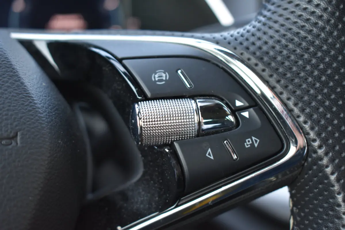 1.0 TSI 110PK Sport Business | APP. CONNECT | CRUISE CONTROL | NAVIGATIE | FULL LED | DAB+ | AIRCO