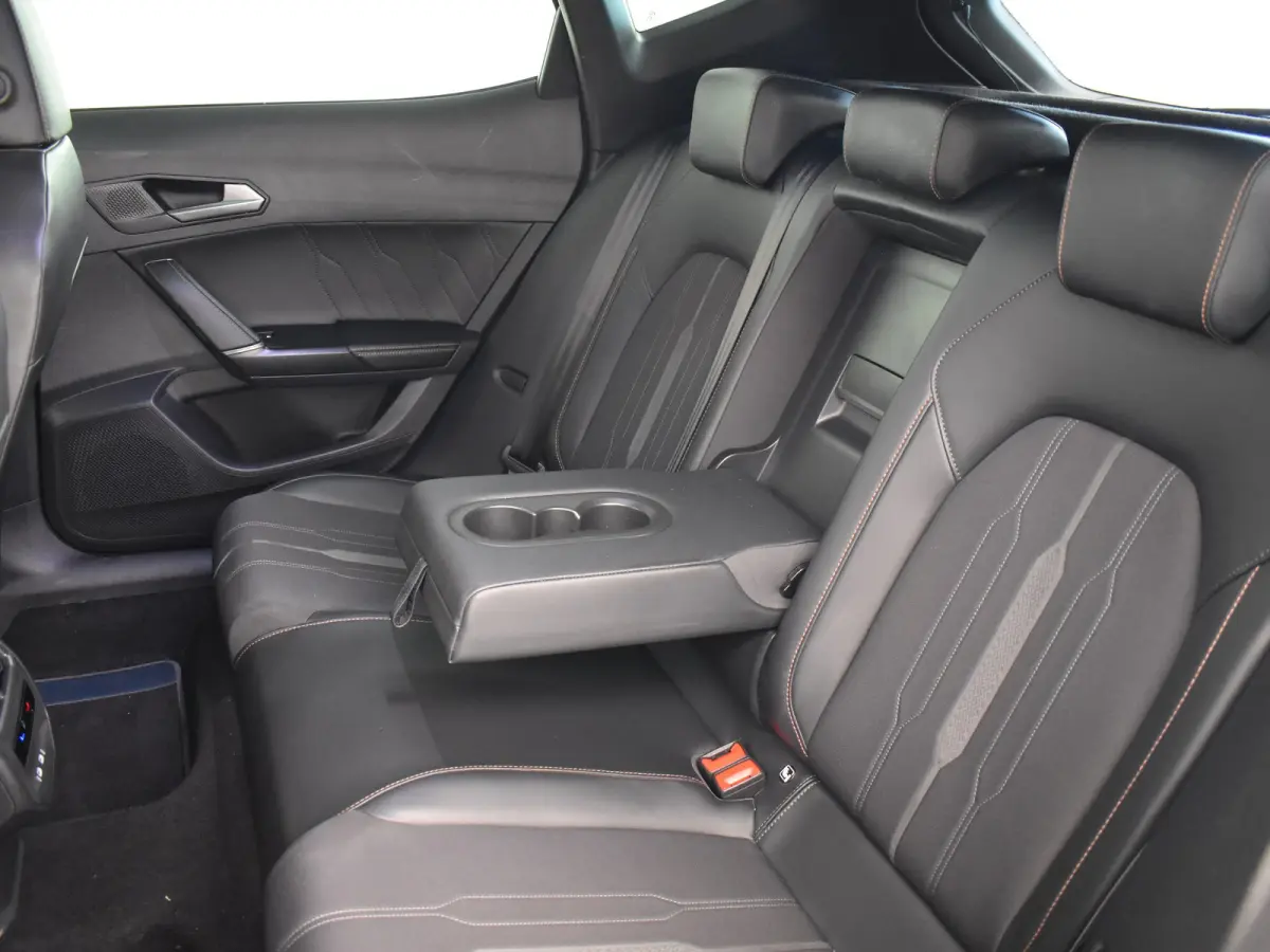 1.5 TSI Business Edition 150pk DSG/AUTO | Achteruitrijcamera | Stoelverwarming | Keyless entry/start | Adaptive cruise control | Navigatie | 18" LMV