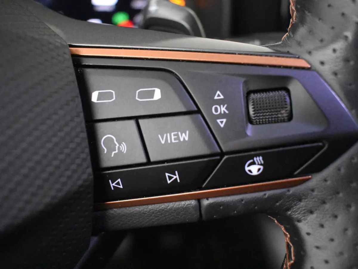 1.5 TSI Business Edition 150pk DSG/AUTO | Achteruitrijcamera | Stoelverwarming | Keyless entry/start | Adaptive cruise control | Navigatie | 18" LMV