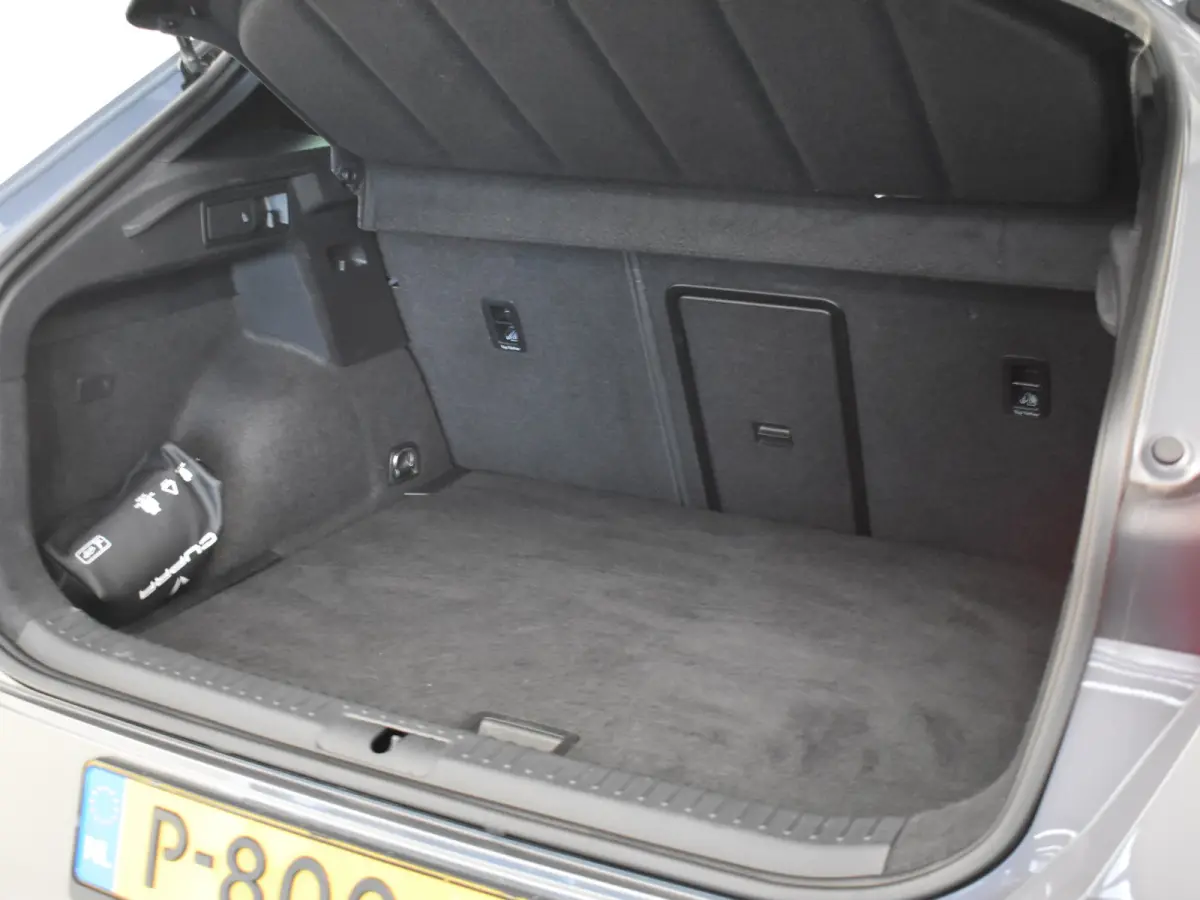 1.5 TSI Business Edition 150pk DSG/AUTO | Achteruitrijcamera | Stoelverwarming | Keyless entry/start | Adaptive cruise control | Navigatie | 18" LMV