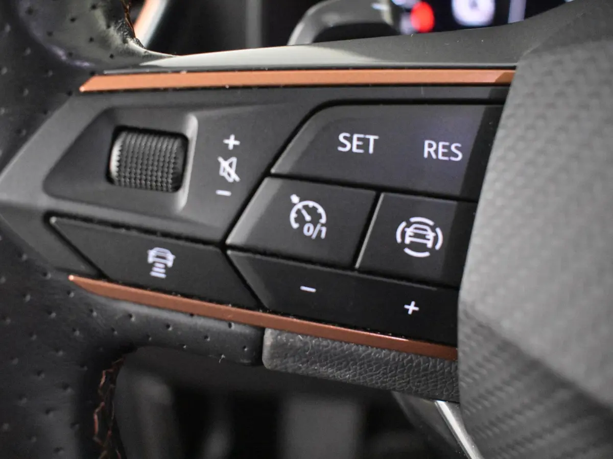 1.5 TSI Business Edition 150pk DSG/AUTO | Achteruitrijcamera | Stoelverwarming | Keyless entry/start | Adaptive cruise control | Navigatie | 18" LMV