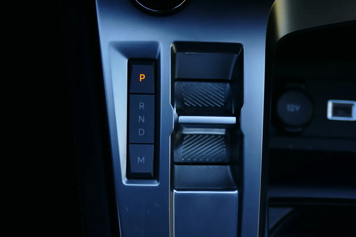 1.2 PURETECH 130PK 5-DRS ALLURE PACK AUTOMAAT / NAVI / CLIMA / 17"LMV / CAMERA / KEYLESS / FULL-LED / PDC / BLUETOOTH / ADAPT. CRUISECONTROL / 1E EIGENAAR / SCHITTERENDE STAAT !!