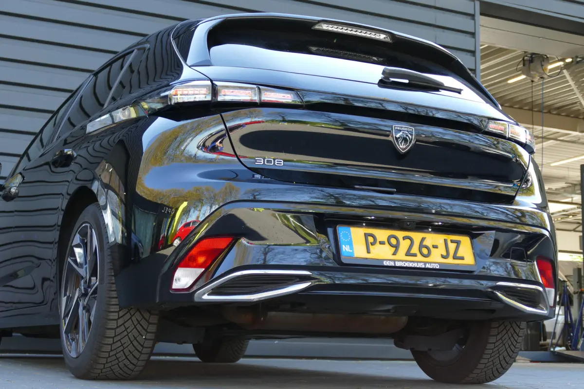 1.2 PURETECH 130PK 5-DRS ALLURE PACK AUTOMAAT / NAVI / CLIMA / 17"LMV / CAMERA / KEYLESS / FULL-LED / PDC / BLUETOOTH / ADAPT. CRUISECONTROL / 1E EIGENAAR / SCHITTERENDE STAAT !!