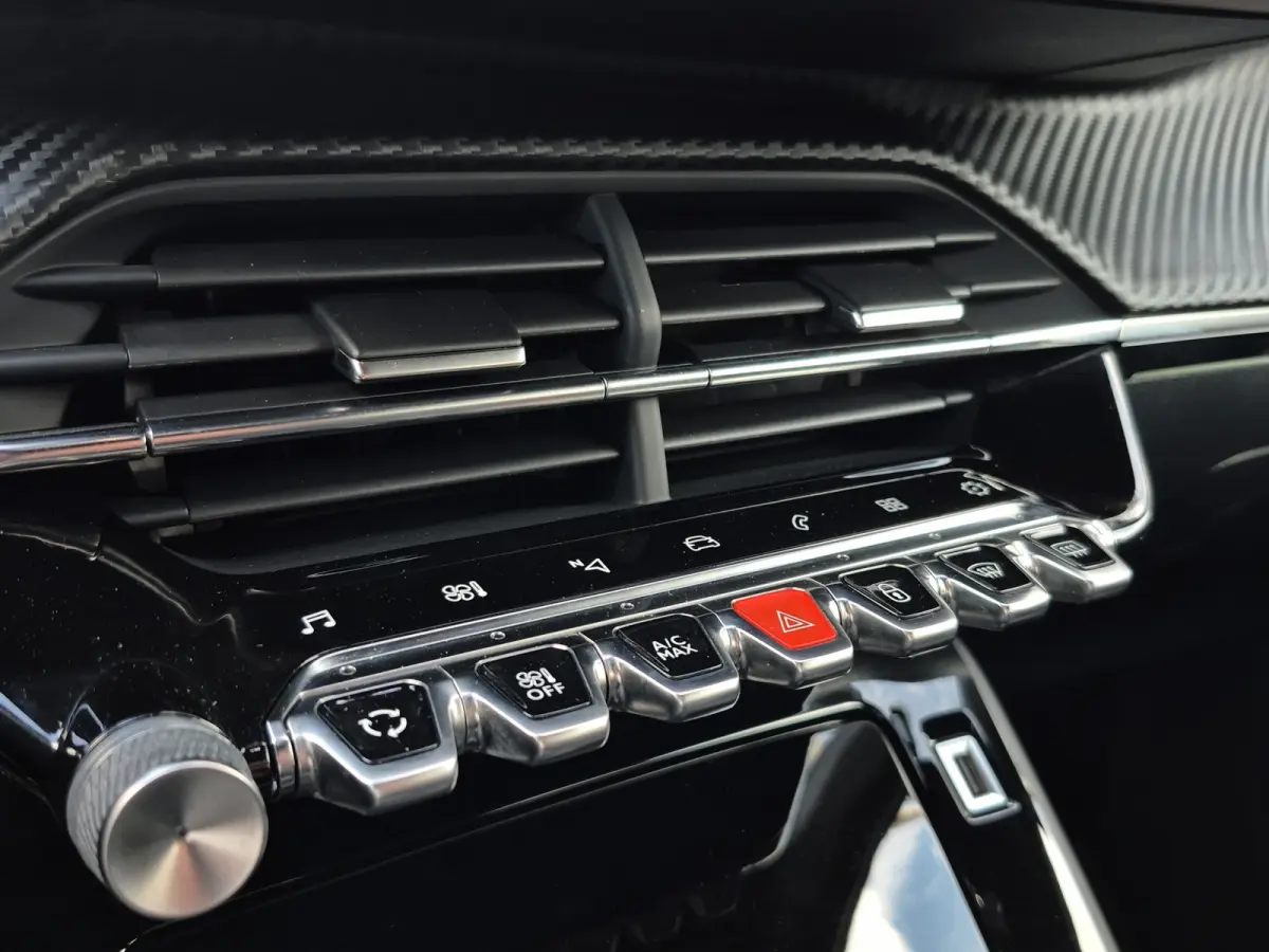 1.2 PURETECH 100PK 5-DRS GT-LINE Trekhaak afneembaar | Camera | LED | Parkeersensoren | Full map navigatie | Carplay/android auto |
