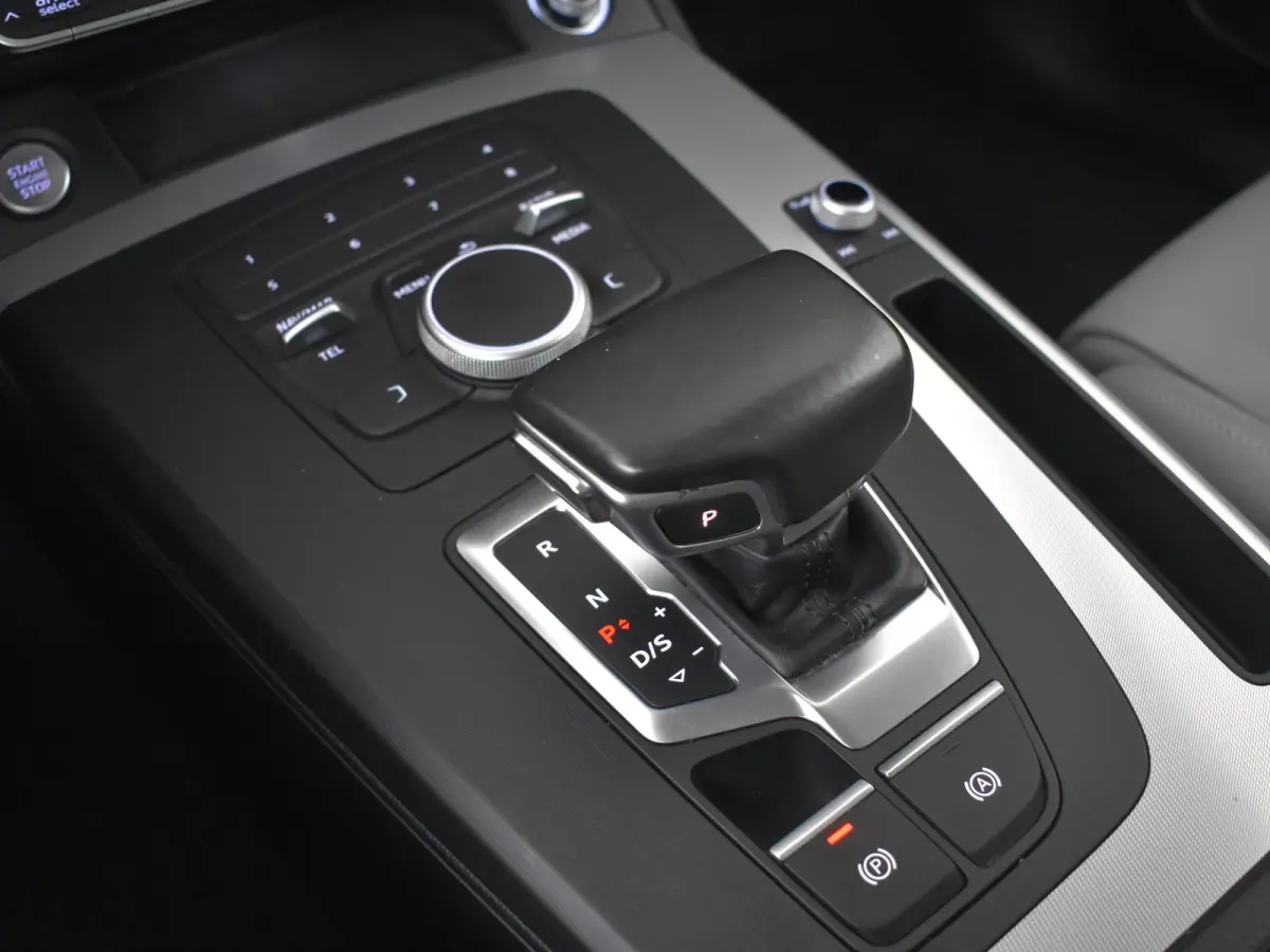 2.0 TFSI quattro Sport Pro Line 251 Pk AUT l Achteruitrijcamera | Lederen Bekleding l Panoramadak l Elektr. Trekhaak l NAvigatie | Elektr. Achterklep l Dodehoek detectie | 18"LMV