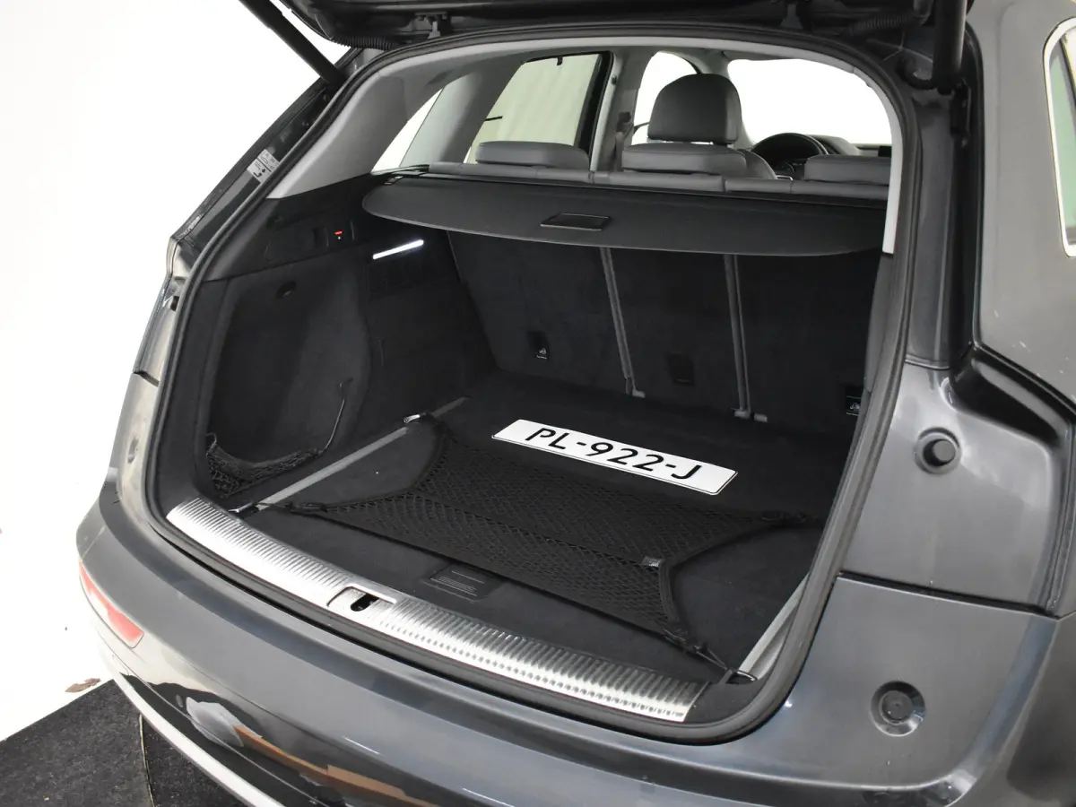 2.0 TFSI quattro Sport Pro Line 251 Pk AUT l Achteruitrijcamera | Lederen Bekleding l Panoramadak l Elektr. Trekhaak l NAvigatie | Elektr. Achterklep l Dodehoek detectie | 18"LMV