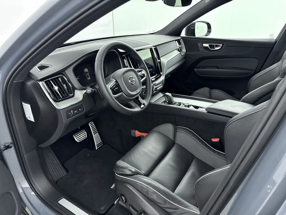 T6 R-Design | THUNDER GREY | LONG RANGE | MEMORY | PANORAMADAK | GETINT GLAS | PDC CAMERA | CLIMATE LINE | KEYLESS